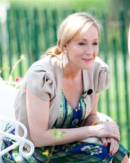J.K.Rowling (https://zh.wikipedia.org (https://zh.wikipedia.org))