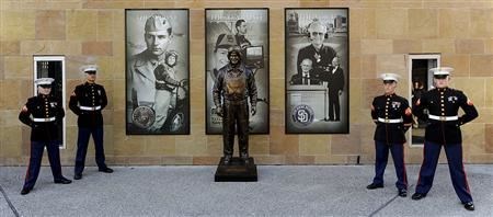 Jerry Coleman's statue stands tall at Petco Park (www.hanlonsculpture.com)