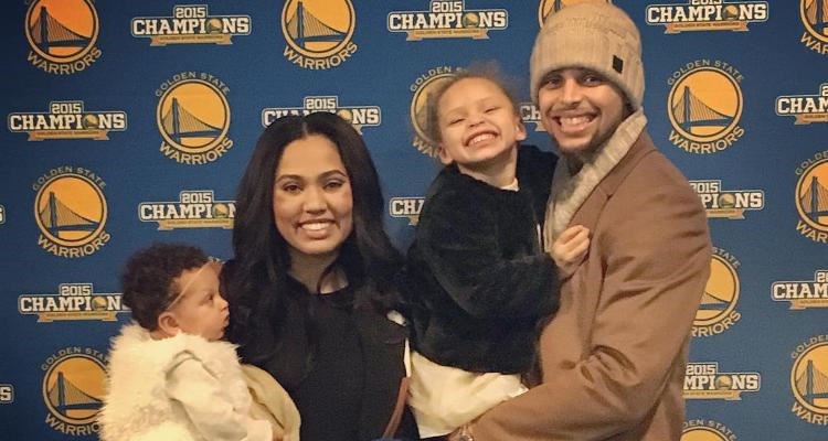  Stephen Curry and Family ( Credit: Instagram/ayeshacurry)