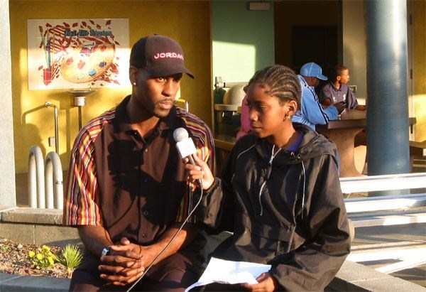 Gary Payton and The Gary Payton Foundation donated and distributed 200 full Thanksgiving dinners to members of the Los Angeles Challengers Boys & Girls Club and residents in the local neighborhood. <br>Gary is Interviewed by a Challengers Member