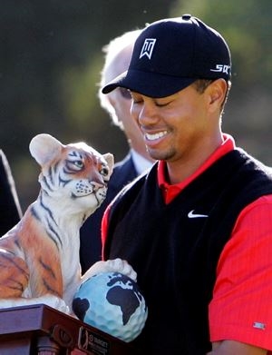 Tiger receiving a trophy (Tigerwoods.com)