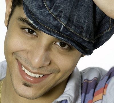 <a href=http://holamun2.com/wp-content/uploads/2006/09/mario-vazquez.jpg>Photo shoot for Mario Vazquez</a> 