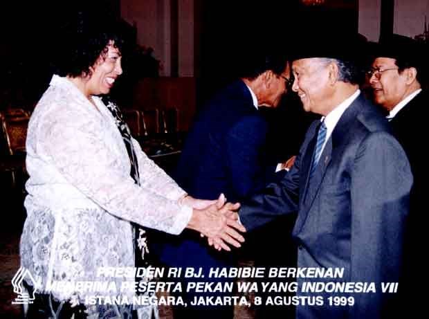 <a href=http://www.indonesianshadowplay.com/tamara-habibie.jpg>Tamara & Habibie</a>