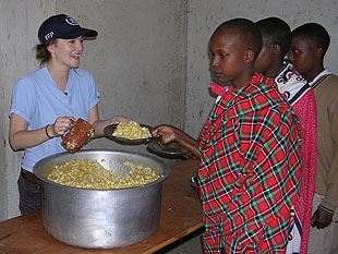 <a href=http://documents.wfp.org/stellent/groups/public/documents/newsroom/wfp088947.jpg>Drew Barrymore  helps feed the hungry on a trip to Kenya</a> 