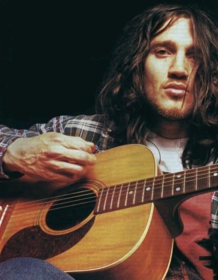 <a href=http://muzyka.onet.pl/_i/info/duze/r/rhcp_john_frusciante.jpg>John Frusciante </a>