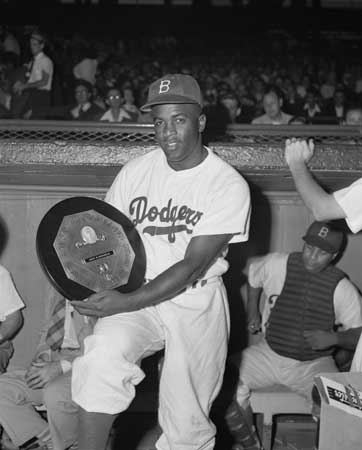 Jackie Robinson holding Plaque (http://cache.eb.com/eb/image?id=80365&rendTypeId=4)