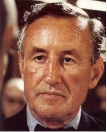Ian Fleming <br>(http://www.klast.net/bond/images/flem_col.jpg)