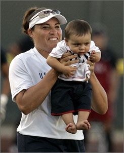 Lisa Fernandez and son Antonio. (http://i.usatoday.net/sports/_photos/2007/11/27/fernandezx.jpg)