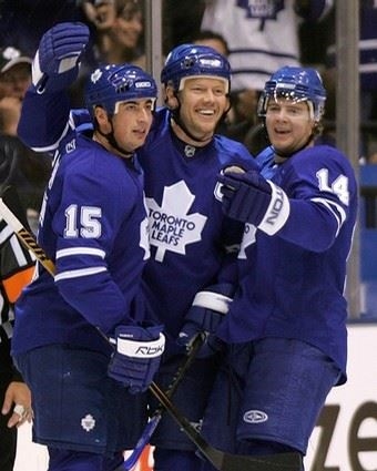 Mats Sundin celebrating with his teammate. (http://cache.daylife.com/imageserve/04hA96U9HJgpC/340x.jpg)
