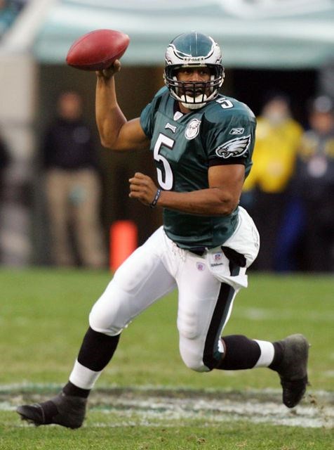 Donovan Mcnabb (http://www.billszone.com/gallery2/d/4373-2/09000d5d80595ede_gallery_600.jpg)