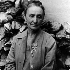 Georgia O'Keeffe <br>(http://c250.columbia.edu/images/c250_celebrates/remarkable_columbians/240x240_bio_okeefe.jpg)