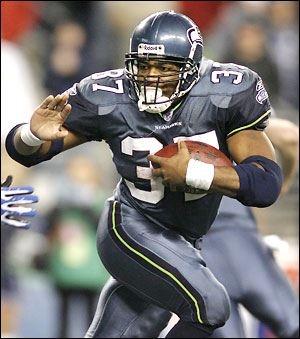 Shaun Alexander making his move.