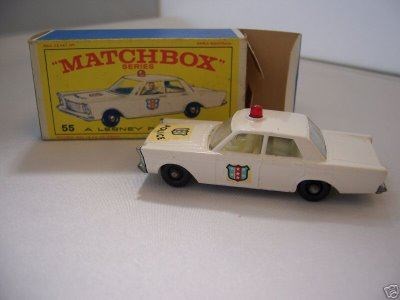 Matchbox car (http://2.bp.blogspot.com/_wAETpohuUBI/Rp7hySE0J3I/AAAAAAAAAxE/Q3KGOVIKQcs/s400/4ab8_3.jpg)