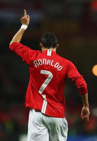 Final (http://soccerlens.com/wp-content/uploads/2008/05/cristiano-ronaldo.jpg)