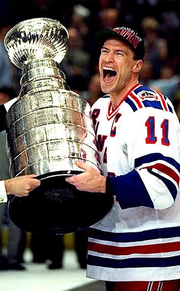 Mark Messier recieving the Stanely Cup in 1994 Pl (http://assets.nydailynews.com/img/2007/11/13/gal_mess9.jpg)