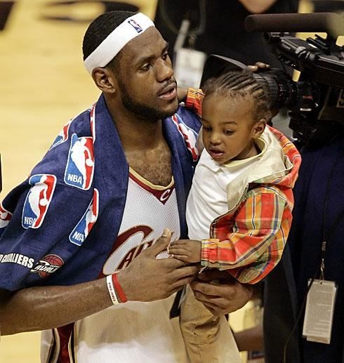 Lebron James holding hi son after his game (Google)