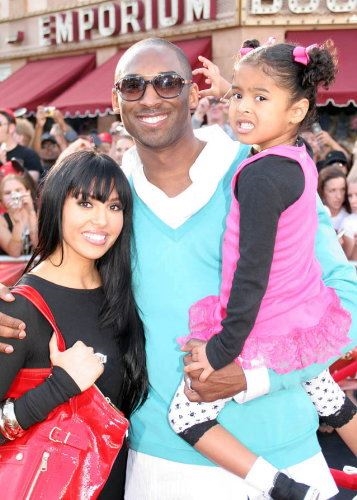 Kobe Bryant, his wife, and child (http://z.about.com/d/movies/1/0/p/S/P/pirates3prem58.jpg)