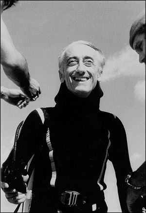 Jacques Cousteau talking to others (http://i.telegraph.co.uk/telegraph/multimedia/archive/01184/arts-graphics-2008_1184181a.jpg)