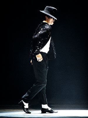 Michael Jackson (http://reemsaied.files.wordpress.com/<br>2009/06/michael-jackson-moonwalk.jpg)