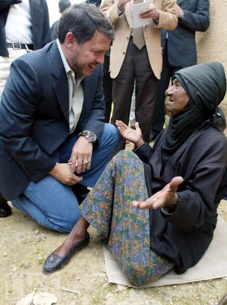 The king Abdullah helping Palestinian people  (google )