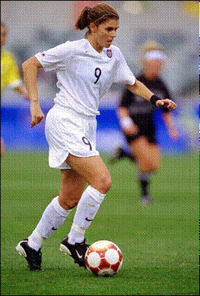 Mia Hamm in the semifinals against Brazil. (The U ((Picture by: Getty Images/Robert Cianflone))