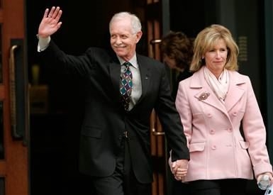 Chesley Sullenberger with his wife (http://cache2.asset-cache.net/xc/life)