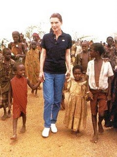 Audrey Hepburn helping children in Africa 