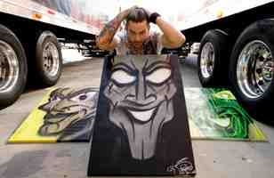 Jeff and some paintings (http://www.wwe.com/content/media/images/3883682/8461472)