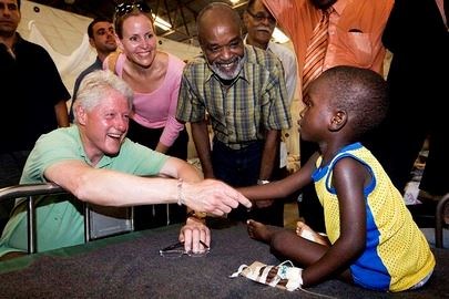 Clinton reach out his hand to comfort a Haitian c (http://www.dailyworldbuzz.com/wp-content/uploads/2010/01/bill-clinton-haiti.jpeg)