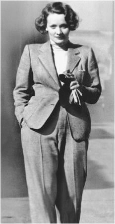  (http://whisperinggums.files.wordpress.com/2009/07/cocochanel1920s.jpg)