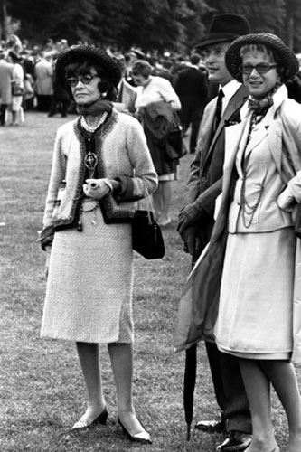  (http://static.guim.co.uk/sys-images/Lifeandhealth/Pix/pictures/2009/4/21/1240328931157/Coco-Chanel-Coco-Chanel-i-007.jpg)
