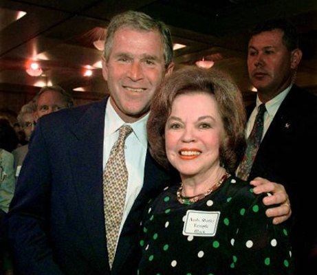 Smiling with President Bush. (http://por-img.cimcontent.net/api/assets/bin-200905/527f6321a5a217e1cc53e121566a91a9.jpg)