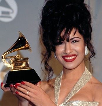 Selena holding the Grammy she won for her hard wo (http://www.ethnic-beauty-central.com/)