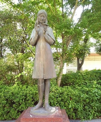 Statue of Sadako at Memorial holding a crane (Google Images)