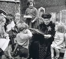 Montessori working with children (www.montessorica.com/Maria_Montessori)
