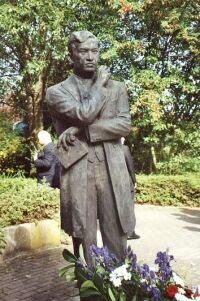 Jose Rizal's memorial statue. (sma82.blogspot.com)