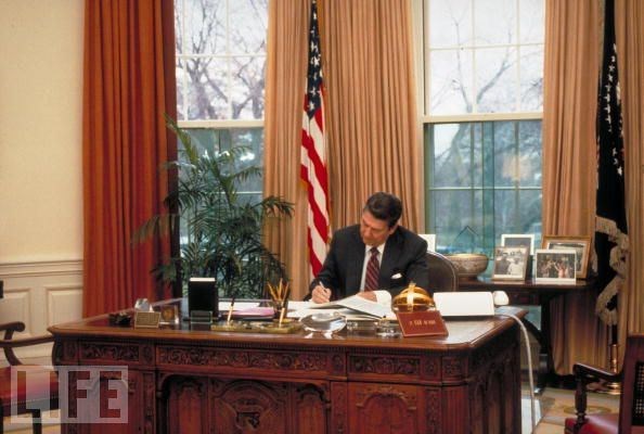 Reagan working at White house desk. (http://www.life.com)