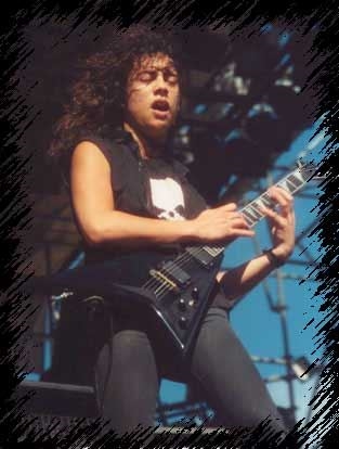 Kirk Hammett is playing his Jackson Randy Roads V. (http://www.themetsource.com)