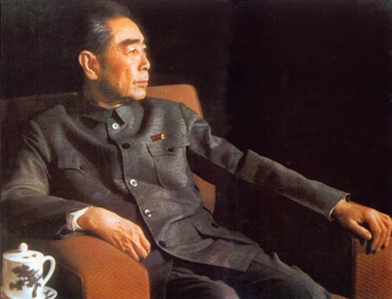 Zhou Enlai was contemplating. (http://tupian.hudong.com/s/%E3%80%8A%E5%91%A8%E6%81%A9%E6%9D%A5%E3%80%8B/xgtupian/4/10)