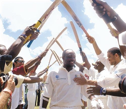 photo of Brian Lara (http://www.wittysparks.com/2007/04/21/farewell-brian-lara/)