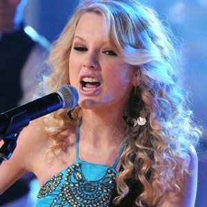 Taylor performing (gnews-global.blogspot.com)