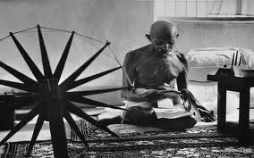 Gandhi Weaving his clothes (http://www.moviepostershut.com/mahatma-gandhi-university-btech-amp-bcom-exam-result-november-2009/666kb.com%7Ci%7Cbe2vhk5geqbhzjstk.jpg/pJefn5ufppSjoJmkpw.html  ())