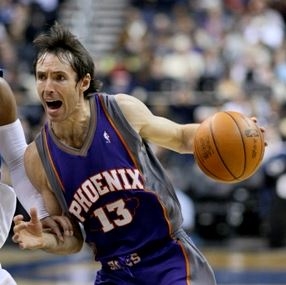 Steve Nash (http://upload.wikimedia.org/wikipedia/commons/b/b5/Steve_Nash.jpg ())