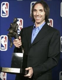 Nash credits his teammates for his MVP award (http://www.monumentaleffort.com/wp-content/uploads/2010/10/Steve-Nash-HoF-Part-II.jpg ())