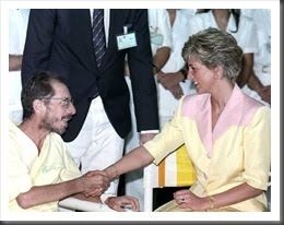 Princess Diana shaking hands with an AIDS patient (http://princessdiana16.blogspot.com/)