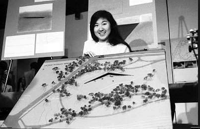 Maya Lin with her design for the Memorial (www.historybyzim.com/2012/06/maya-lin-... ())