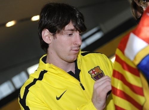 He signed a flag. (http://www.fanpop.com/clubs/lionel-andres-messi/im (uploaded on fanpop with no licensing agreement))