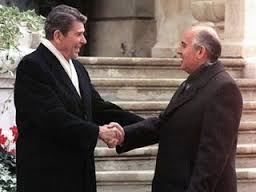 Gorbachev meeting with Reagen (mrkscoldwarb.wikispaces.com ())