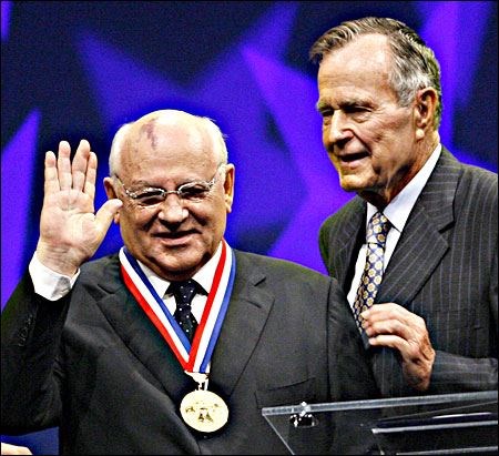 Gorbachev accepting the Nobel Prize (jovialanne.blogspot.com ())