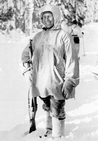 Simo in his winter camo with his SAKO M/28-30Rifle (http://www.simohayha.com/ (Finnish Military Archives))